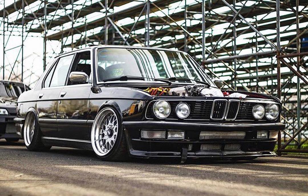 Slammed E30 sedan build